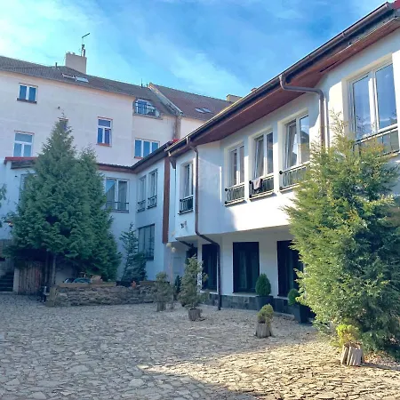 Clochard Hotel 3*