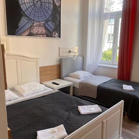 Clochard Hotel 3*
